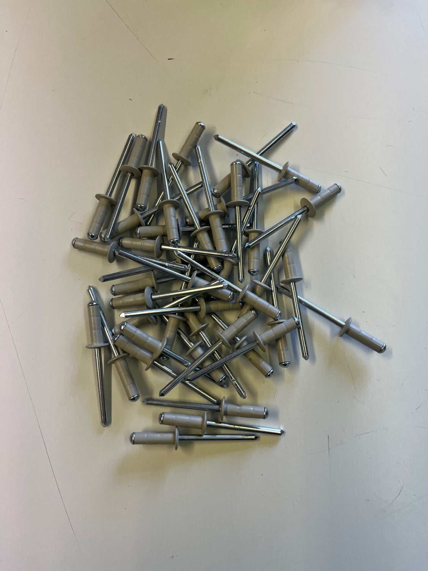 4.8mm x 15mm 0619 Rivet Goosewing Grey (250)